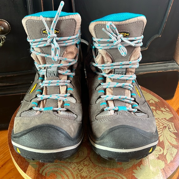 NWOT Keen Mid WP Hiking Boots Shoes Womens size L9 R9.5  🥳 Host Pick 🥳 - Picture 2 of 16